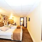 Elysion Hotell 2*